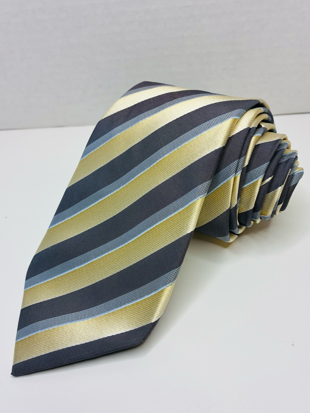 HUGO BOSS Mens Tie Brown Gold Diagonal Striped 100% Silk Italy Excellent 59 “